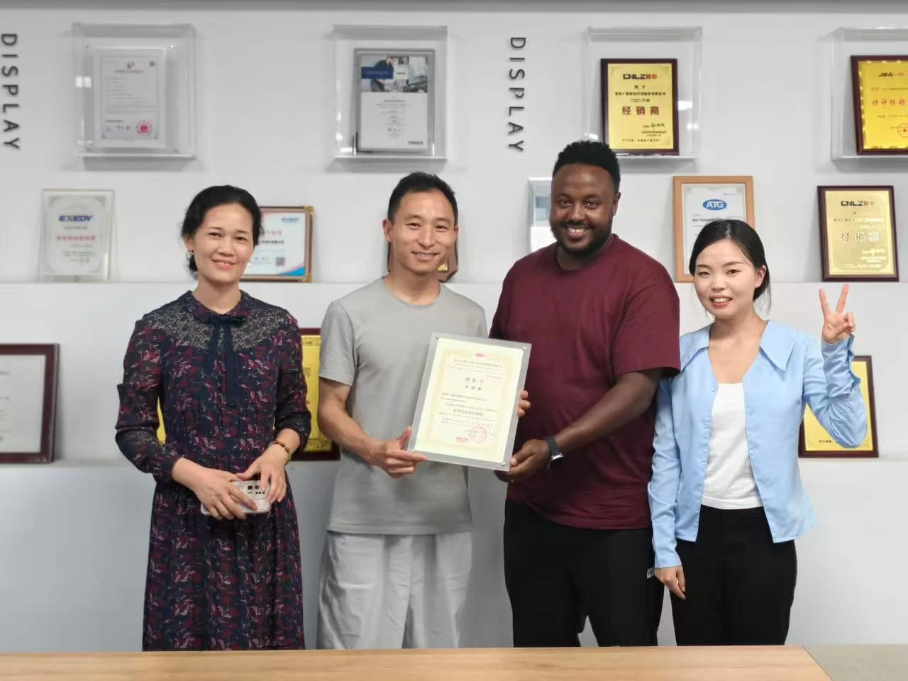 news-1-1 Authorized Distributor Certificate Awarding